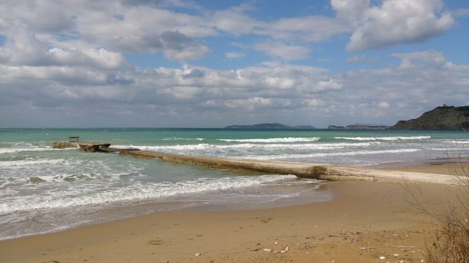 Arillas Mole